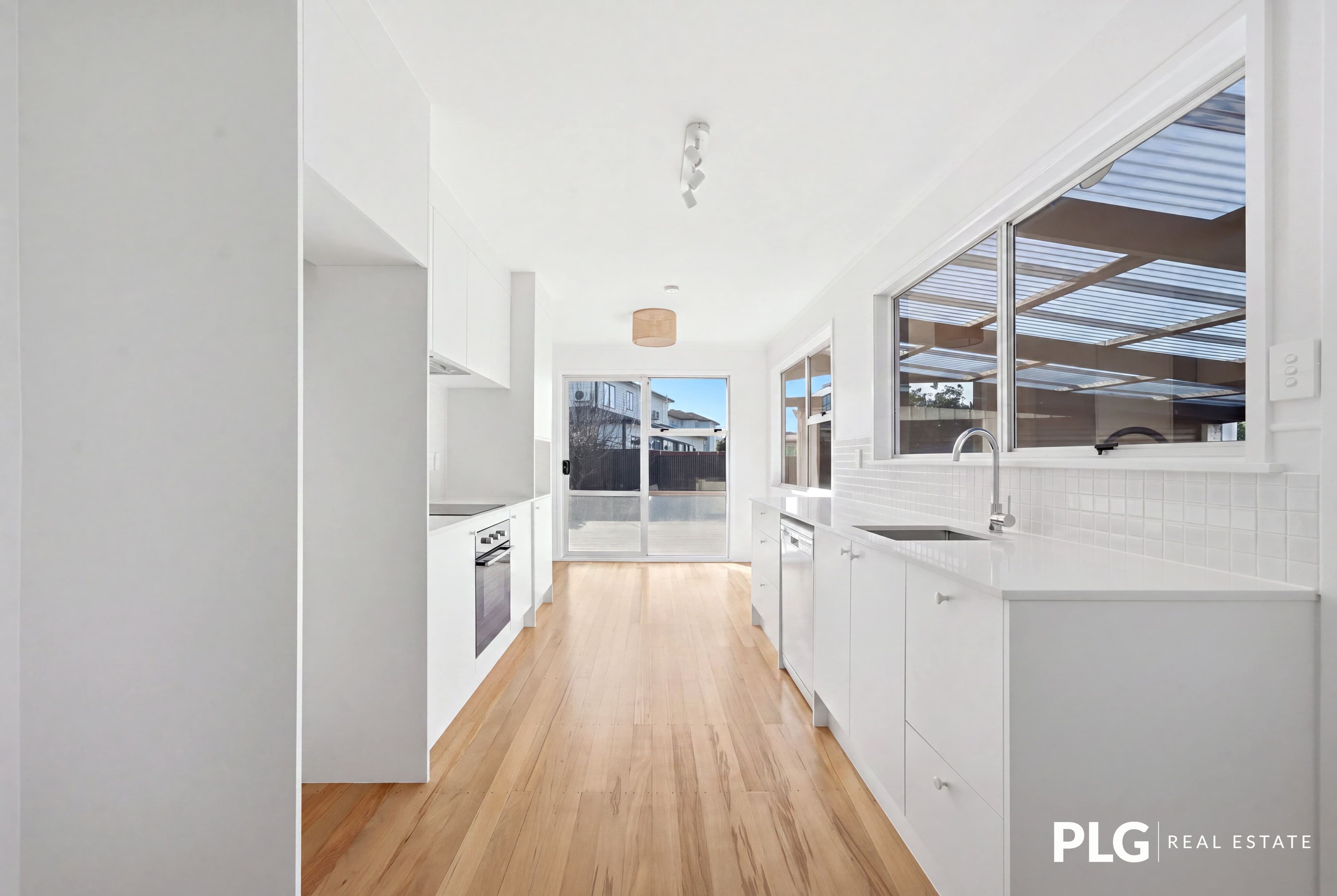 12 Farnborough Crescent, photo 3